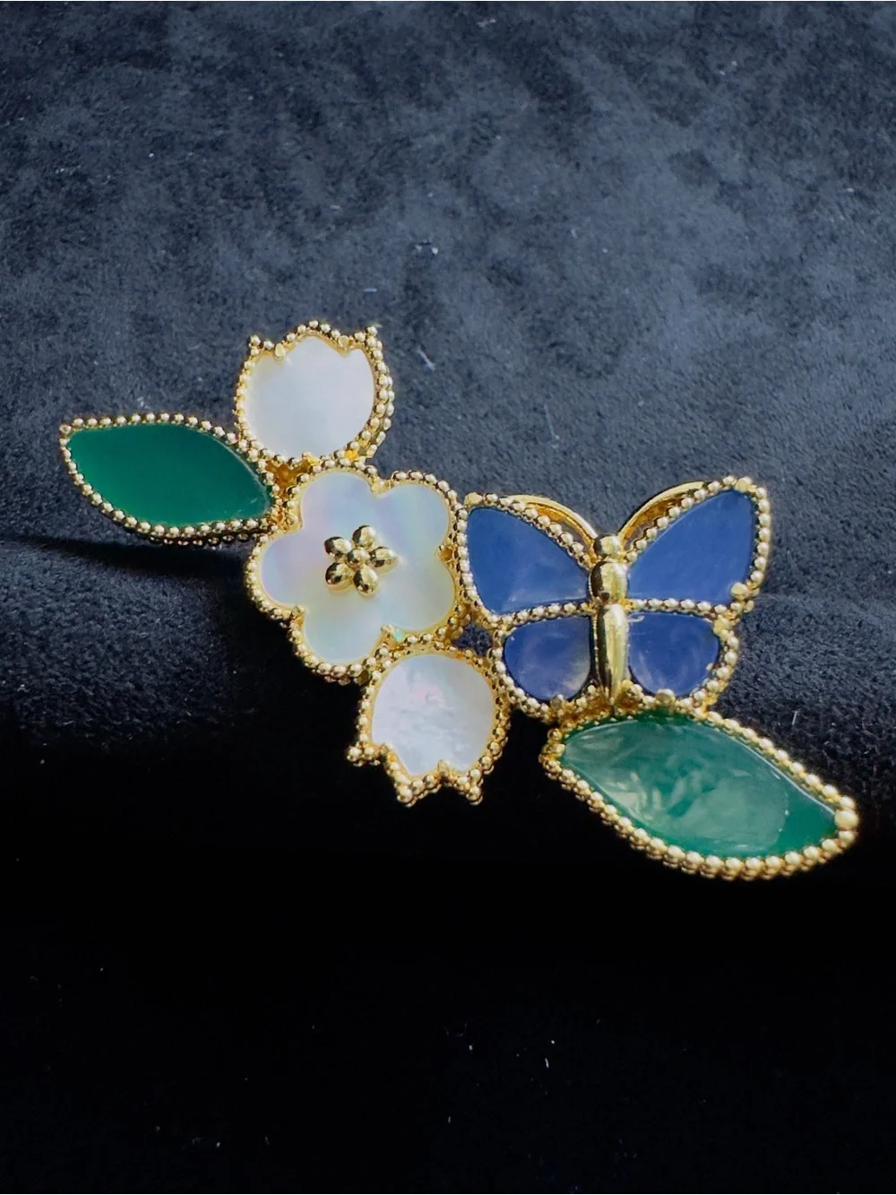 N/A elegant gold